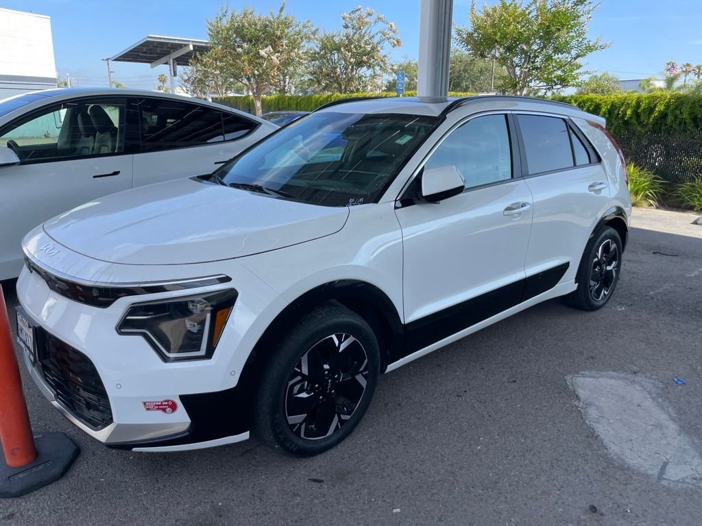 Used 2024 Kia Niro Wave with VIN KNDCT3L19R5101922 for sale in San Diego, CA