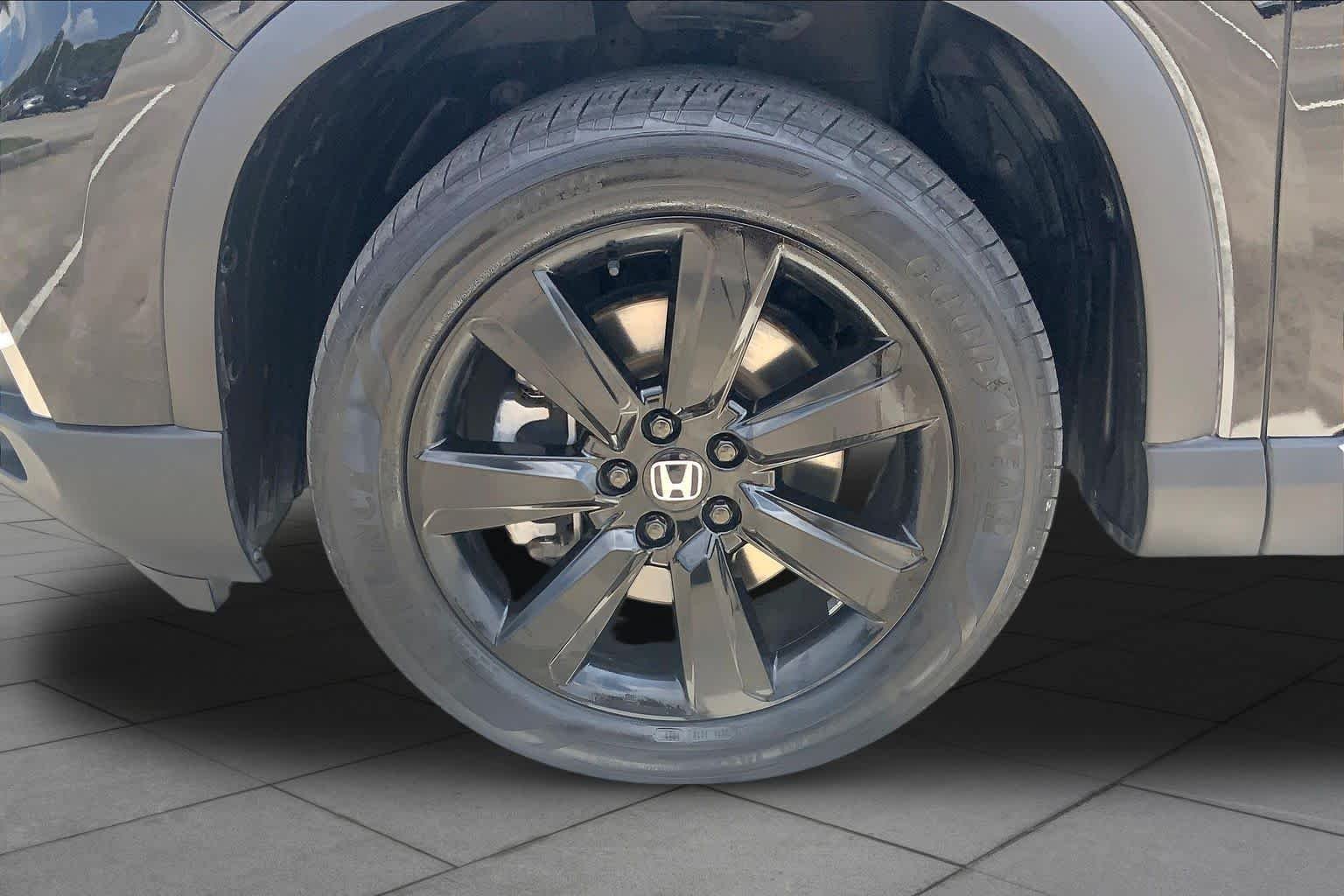Used 2024 Crystal Black Pearl Honda Touring image 11