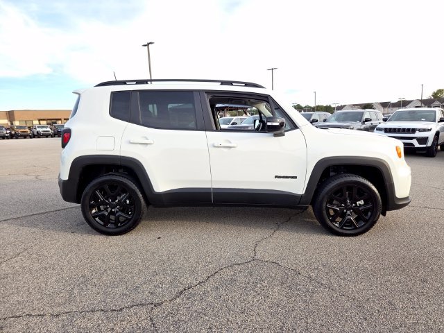 Used 2023 White Jeep Altitude image 15