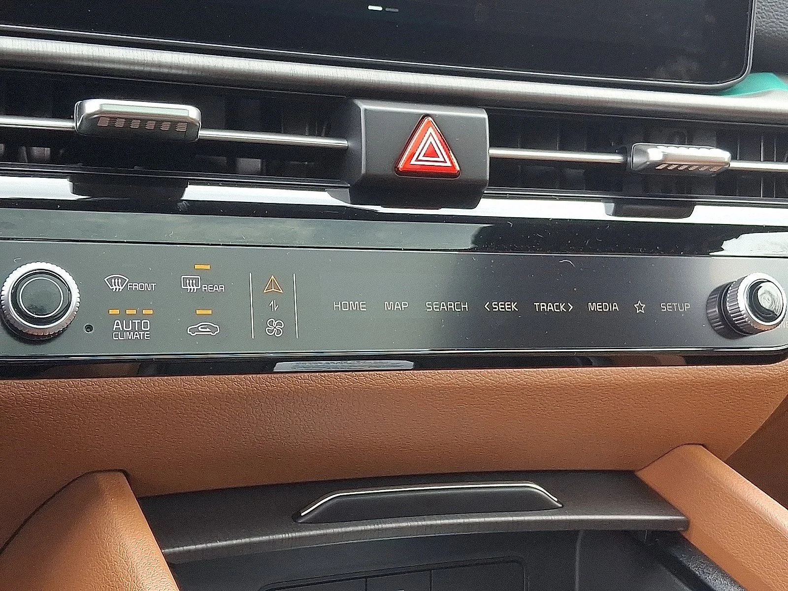 New 2027 Snow White Pearl Kia X-Line image 11