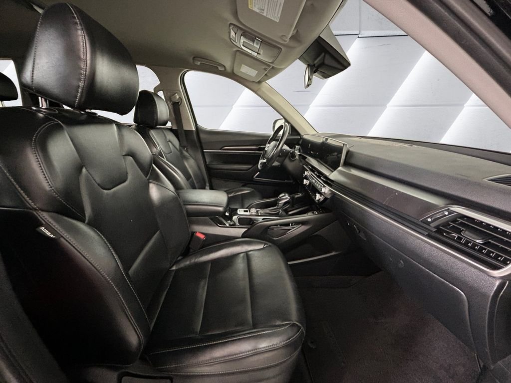 Used 2023 Black Kia S image 13