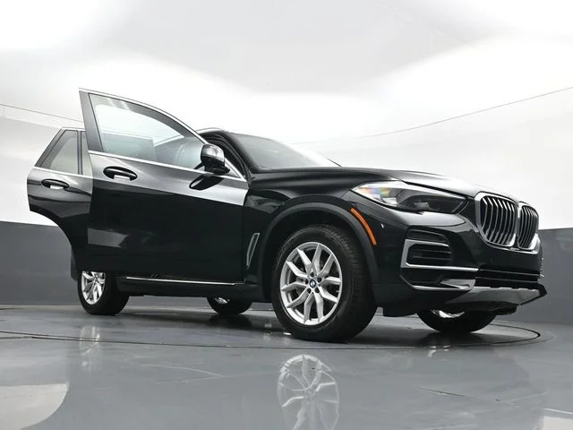 Used 2023 Black BMW xDrive40i image 41