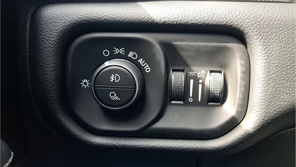 Used 2021 Silver Ram Laramie image 24