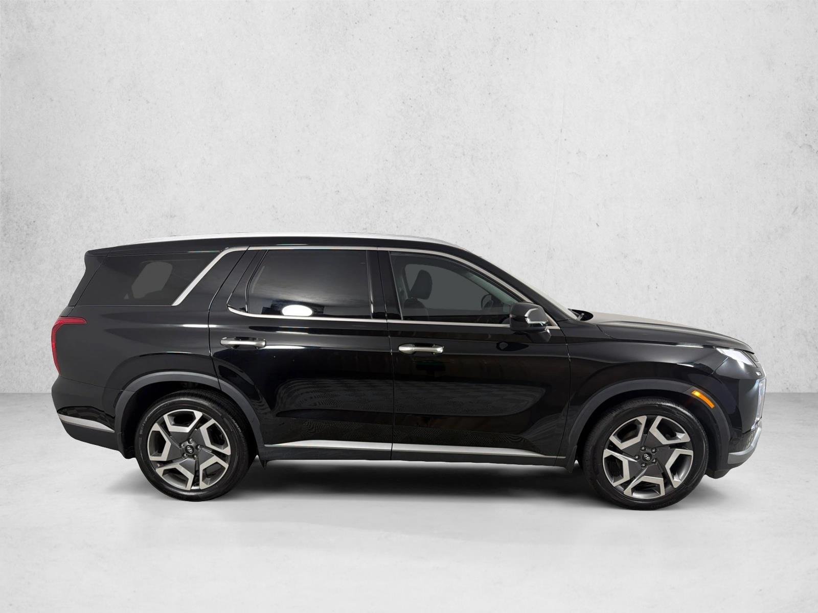 Used 2023 Abyss Black Pearl Hyundai SEL image 4