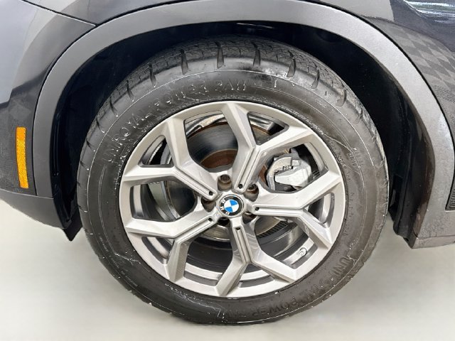 Used 2024 Black Sapphire Metallic BMW sDrive30i image 34