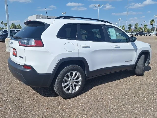 Used 2022 White Jeep Latitude Lux image 7