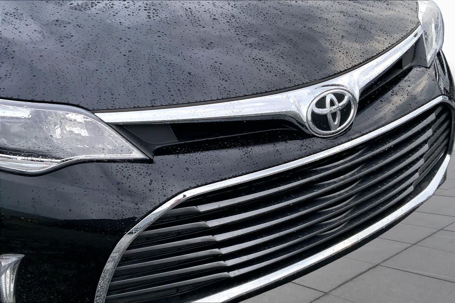 Used 2016 Midnight Black Metallic Toyota XLE image 29
