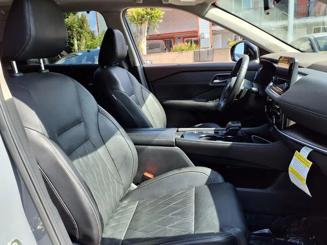 Used 2022 Gray Nissan Platinum image 27