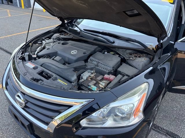 Used 2015 Super Black Nissan 2.5 S image 17