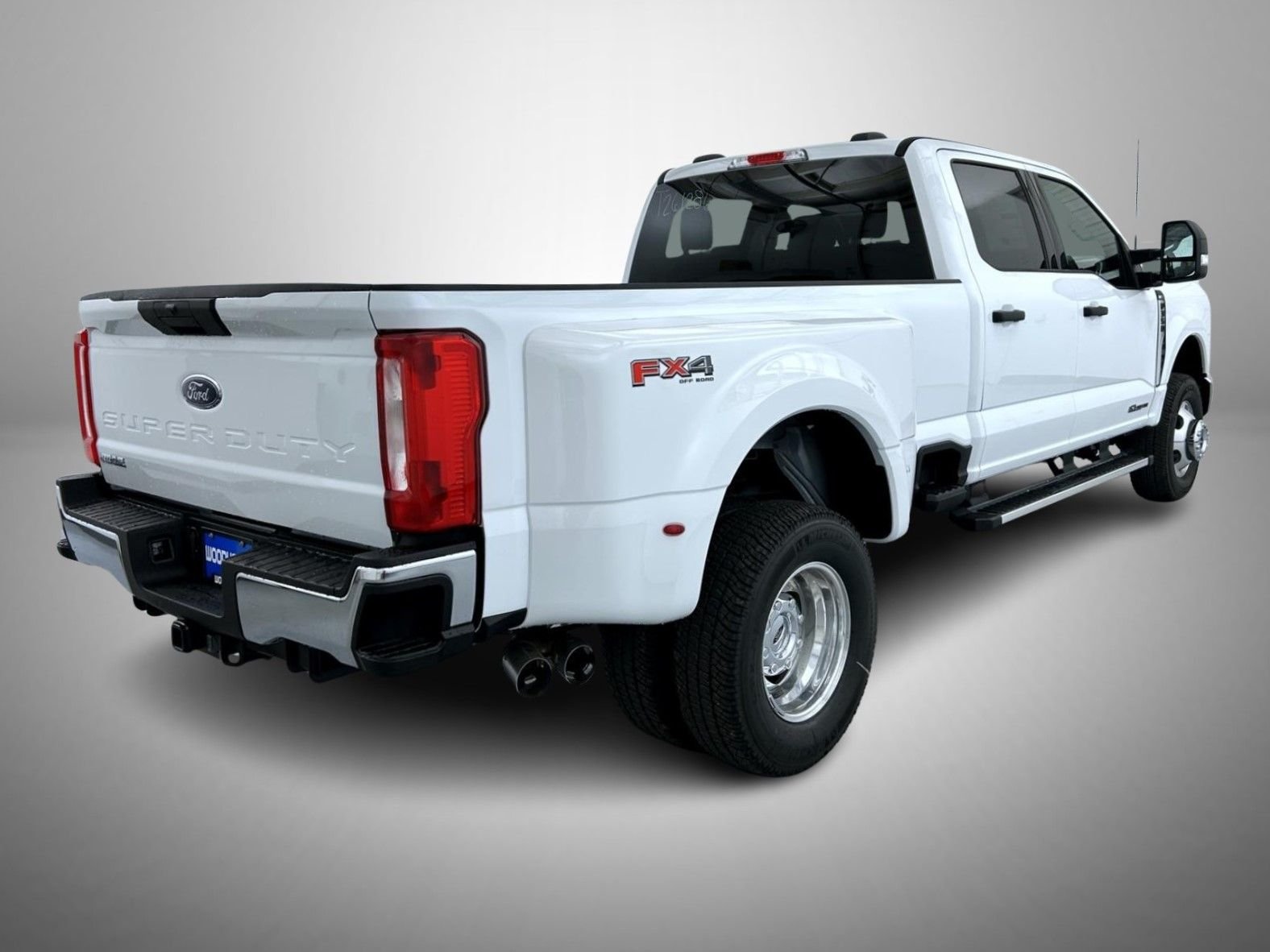 New 2026 Oxford White Ford XLT image 5