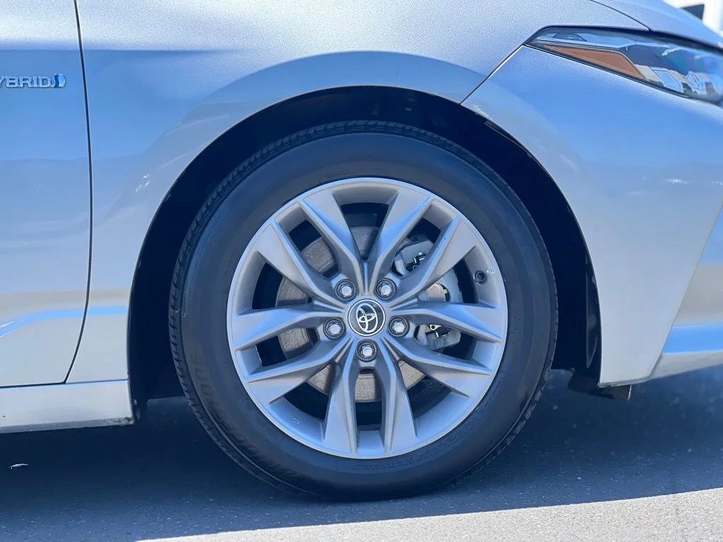 Used 2020 Silver Toyota XLE Plus image 14
