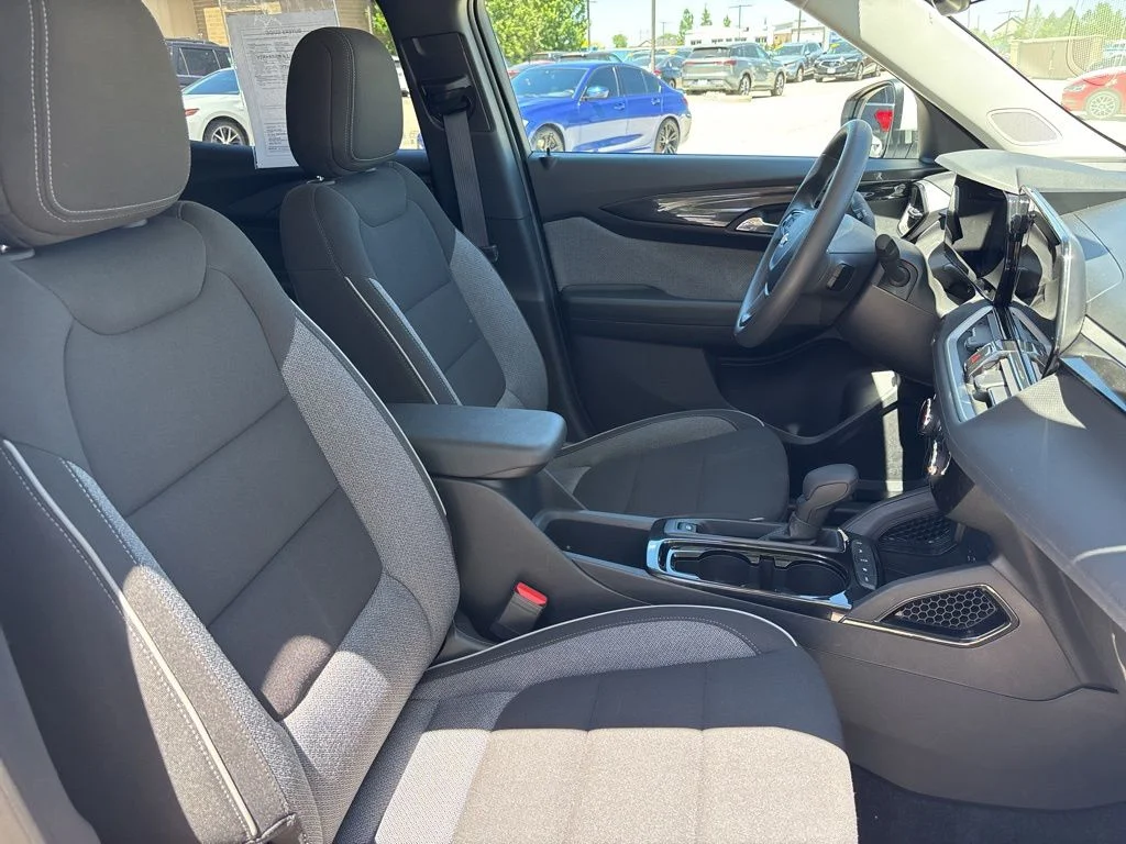Used 2025 White Chevrolet LT image 14