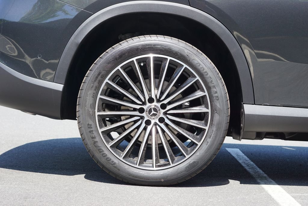 New 2026 Graphite Grey Metallic Mercedes-Benz GLC 300 image 14
