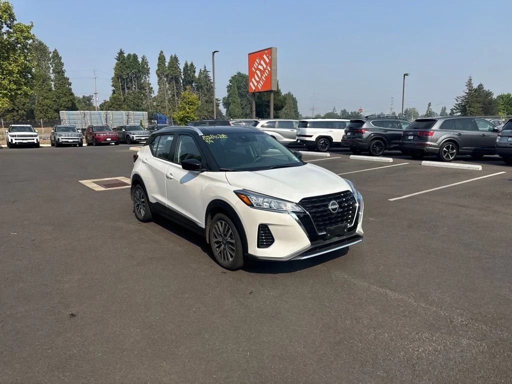 Used 2023 White Nissan SV image 7