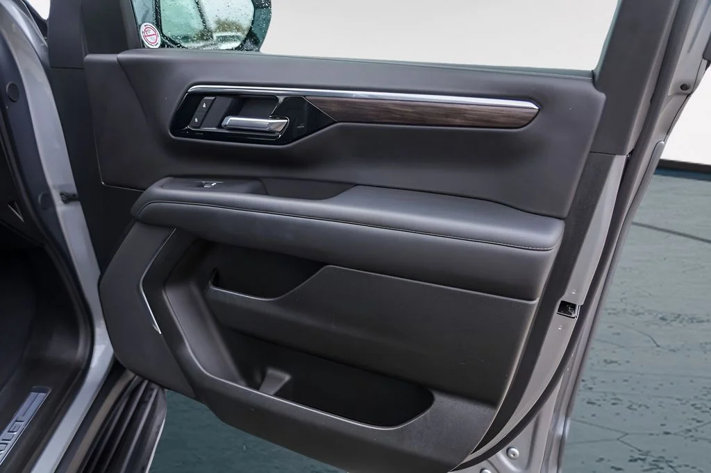 Used 2025 Gray Chevrolet LT image 30