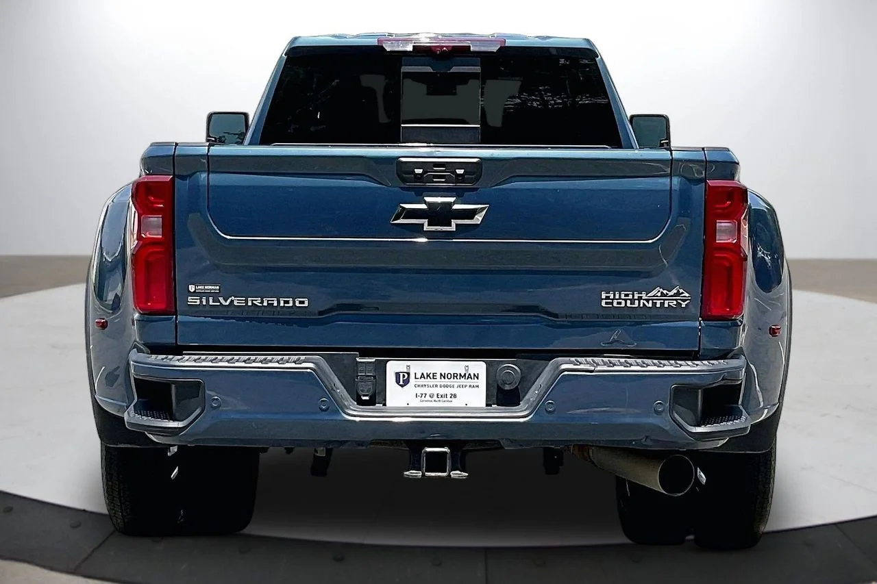 Used 2024 Blue Chevrolet High Country image 7