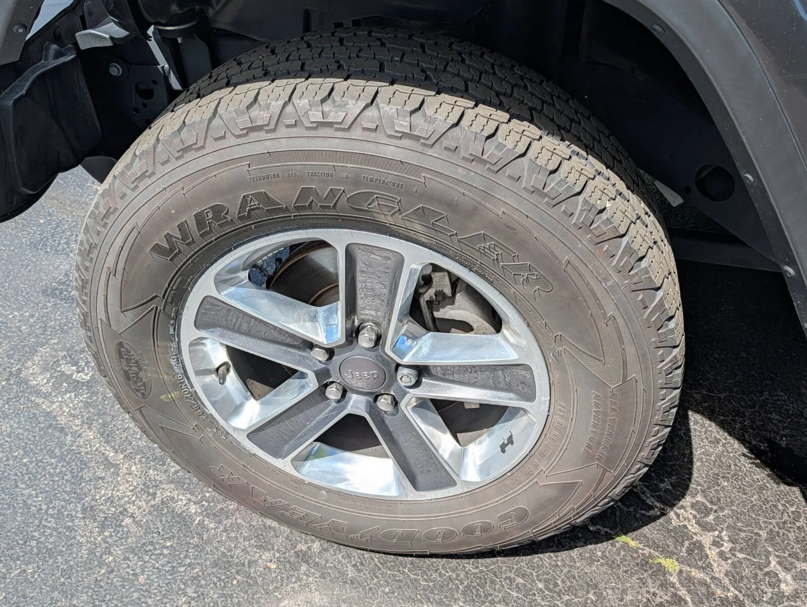 Used 2021 Gray Jeep Sahara 4x4 image 18