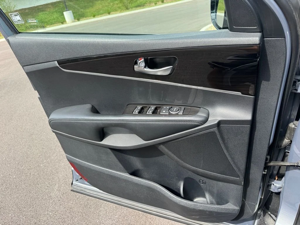 Used 2019 Silver Kia LX image 21