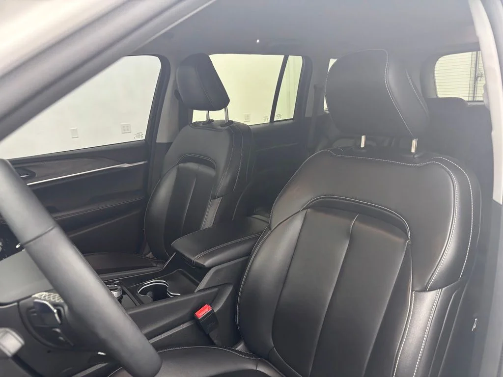 Used 2024 White Jeep Limited image 23