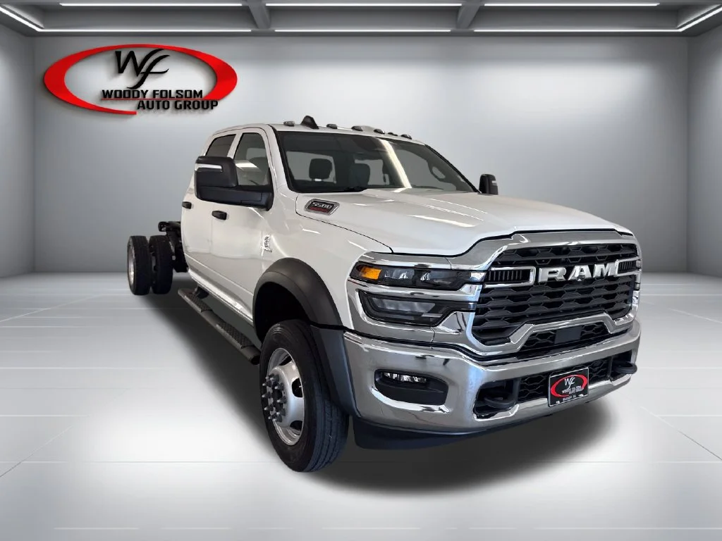 New 2026 Bright White Clear-Coat Exterior Paint RAM Tradesman image 3