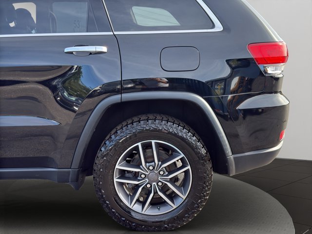 Used 2019 Diamond Black Crystal Pearlcoat Jeep Limited image 24