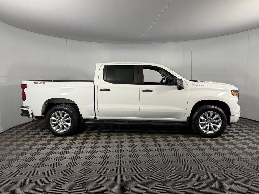 Used 2025 White Chevrolet Custom image 6