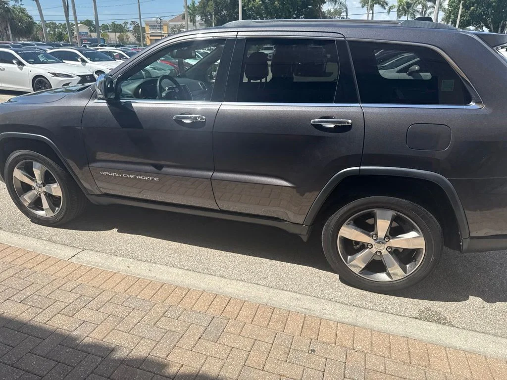 Used 2016 Gray Jeep Limited image 8