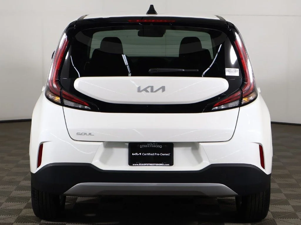 Used 2024 White Kia LX image 11