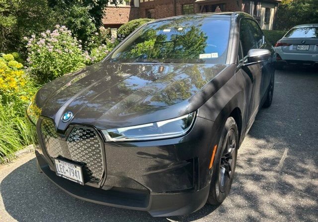 Used 2024 Dark Graphite BMW xDrive50 image 1