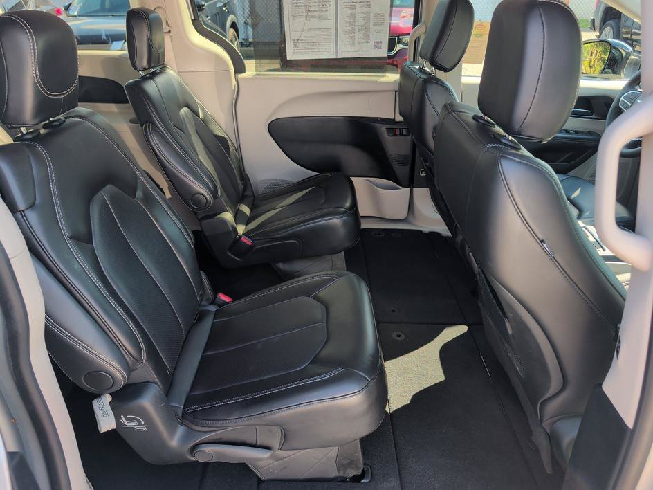 Used 2024 Silver Mist Clearcoat Chrysler Touring L image 13