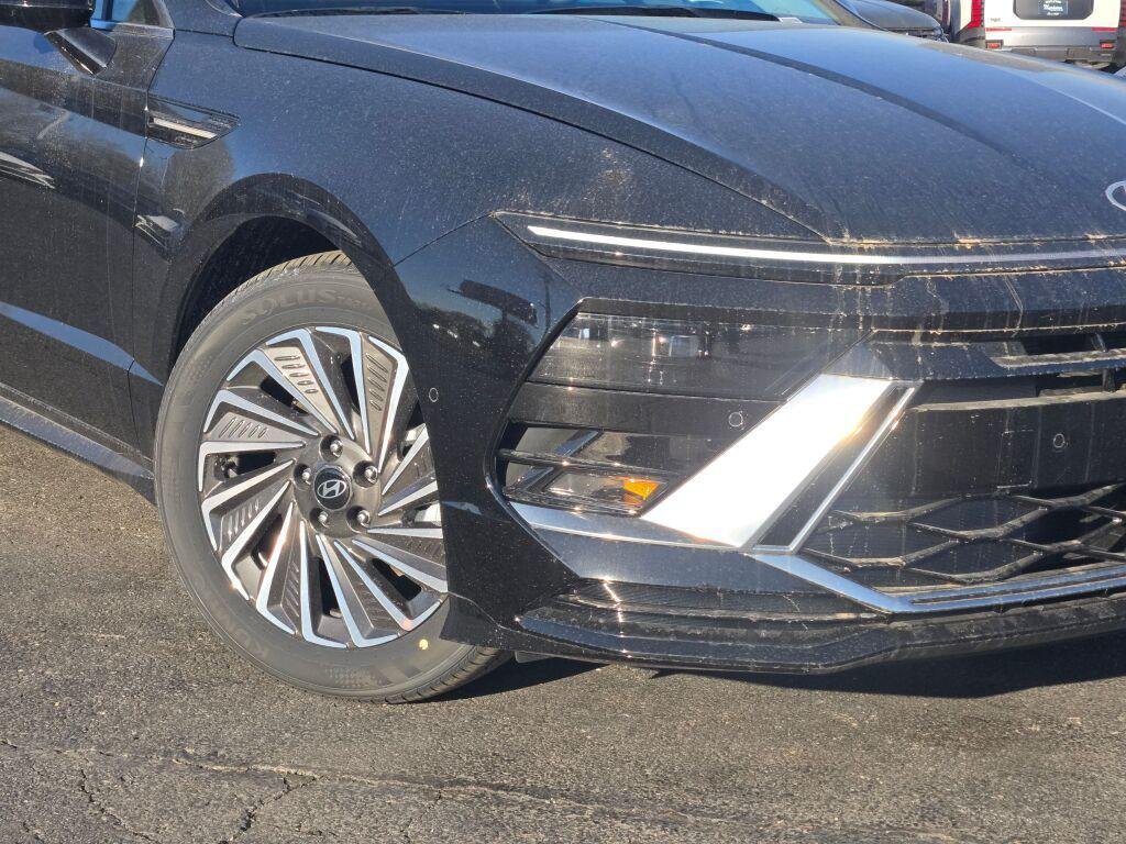 New 2026 Black Hyundai Limited image 3