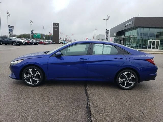 Used 2023 Blue Hyundai SEL image 9