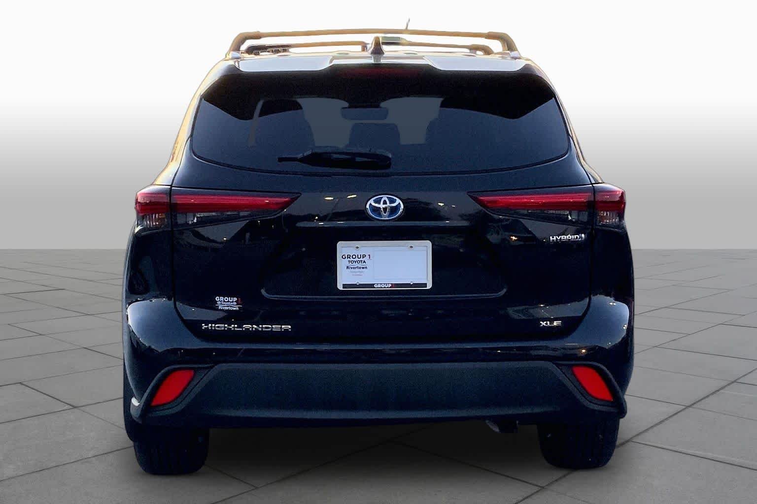 Used 2022 Midnight Black Metallic Toyota Hybrid XLE image 5