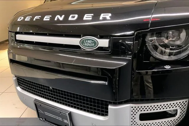 Used 2025 Black Land Rover S image 31