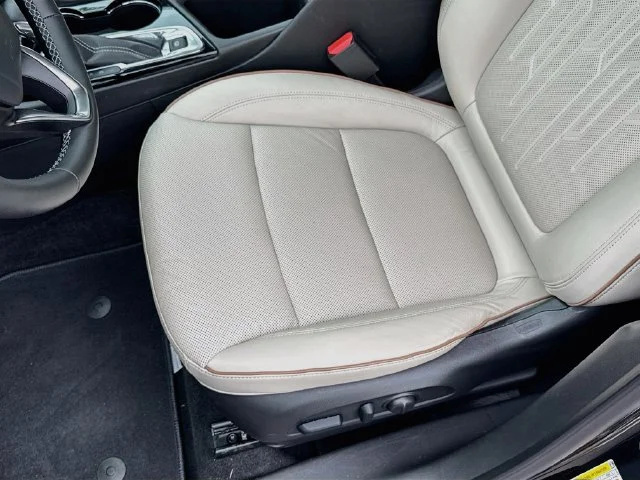 Used 2025 Black Buick Avenir image 21