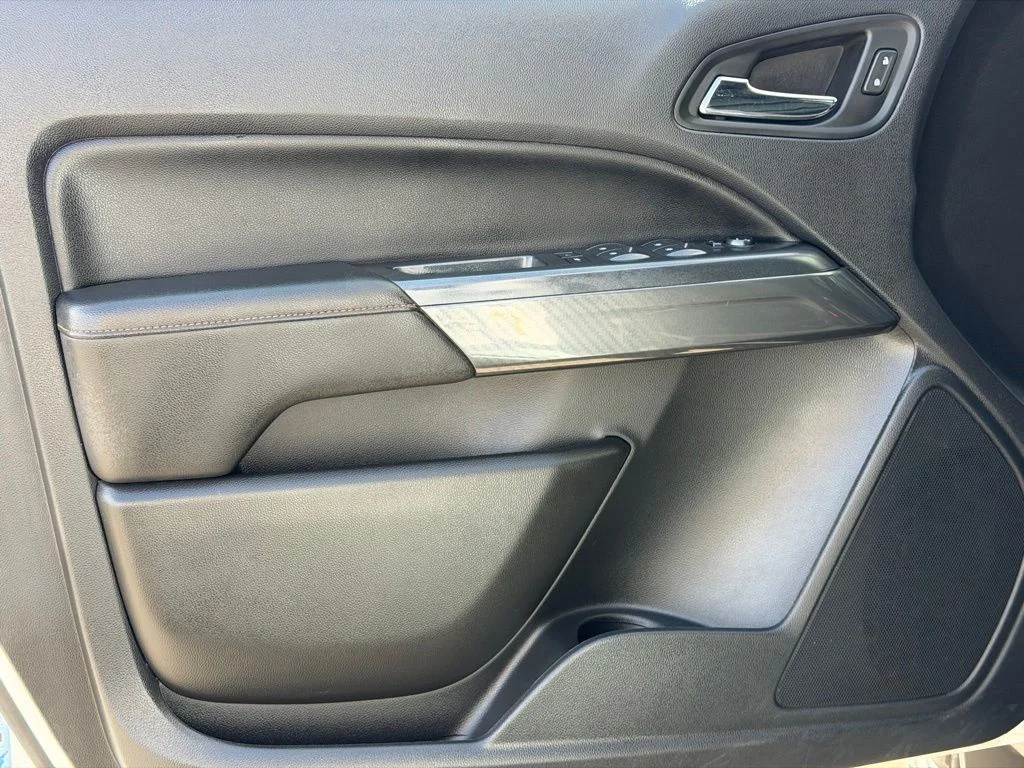 Used 2021 White GMC AT4 w/Leather image 22