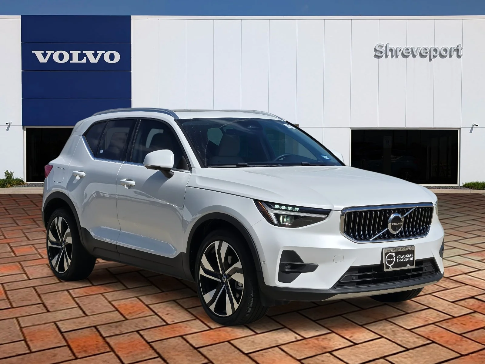 Used 2023 Crystal White Volvo Ultimate Bright Theme image 3