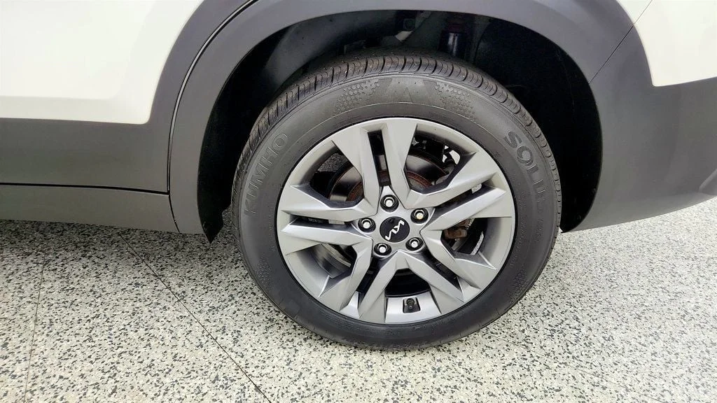 Used 2023 Snow White Pearl Kia S IVT AWD image 9