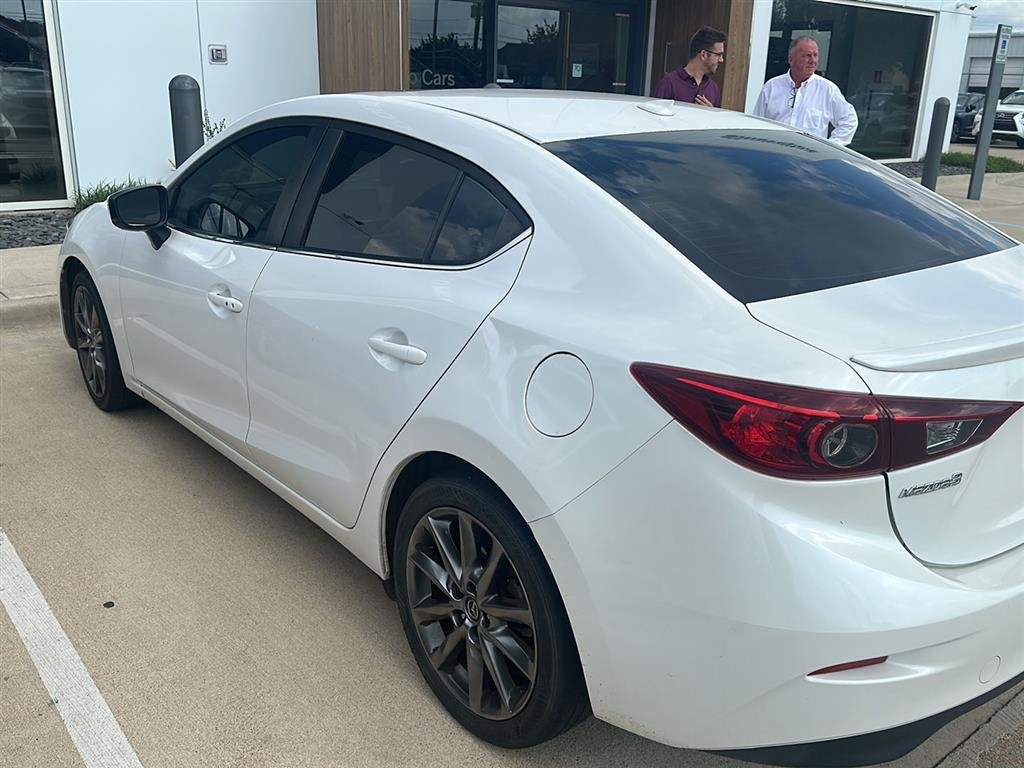 Used 2018 Snowflake White Pearl Mica Mazda Touring image 4