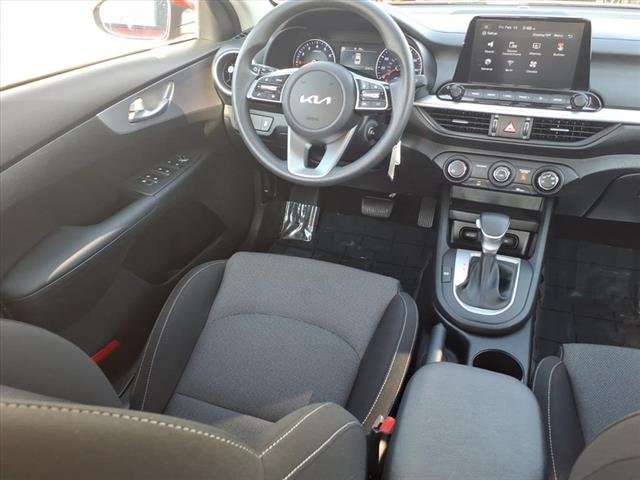 Used 2024 Currant Red Kia LXS image 4