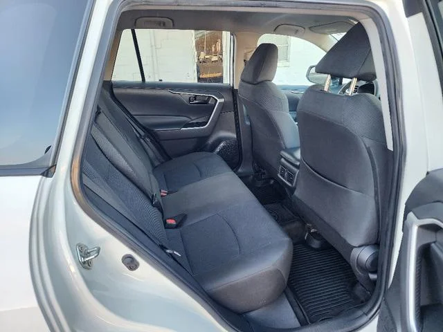 2023 Toyota RAV4 LE - Photo 14
