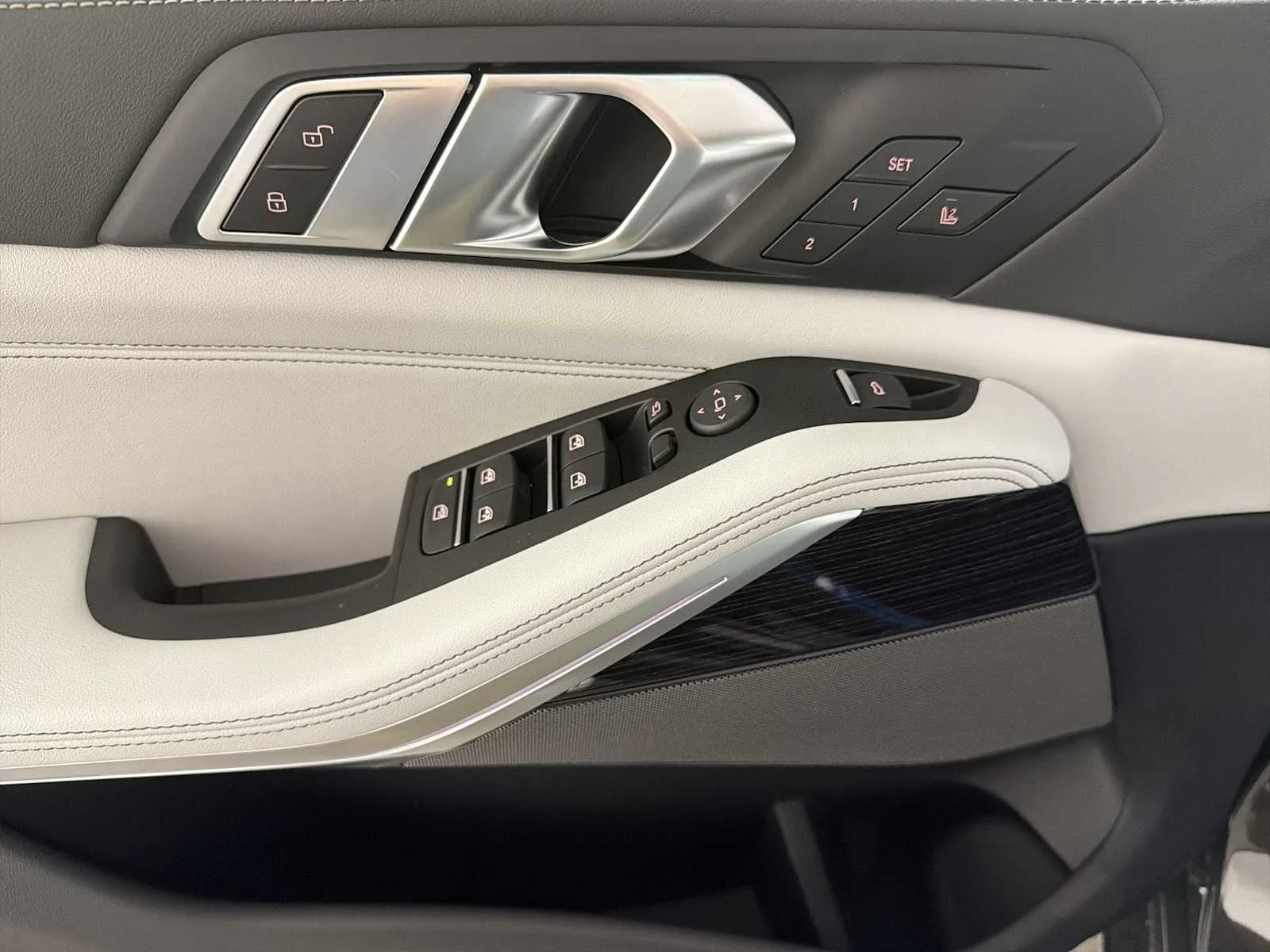 New 2026 Dravit Grey Metallic BMW xDrive40i image 13