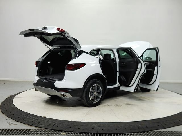 Used 2025 White Chevrolet LT image 16