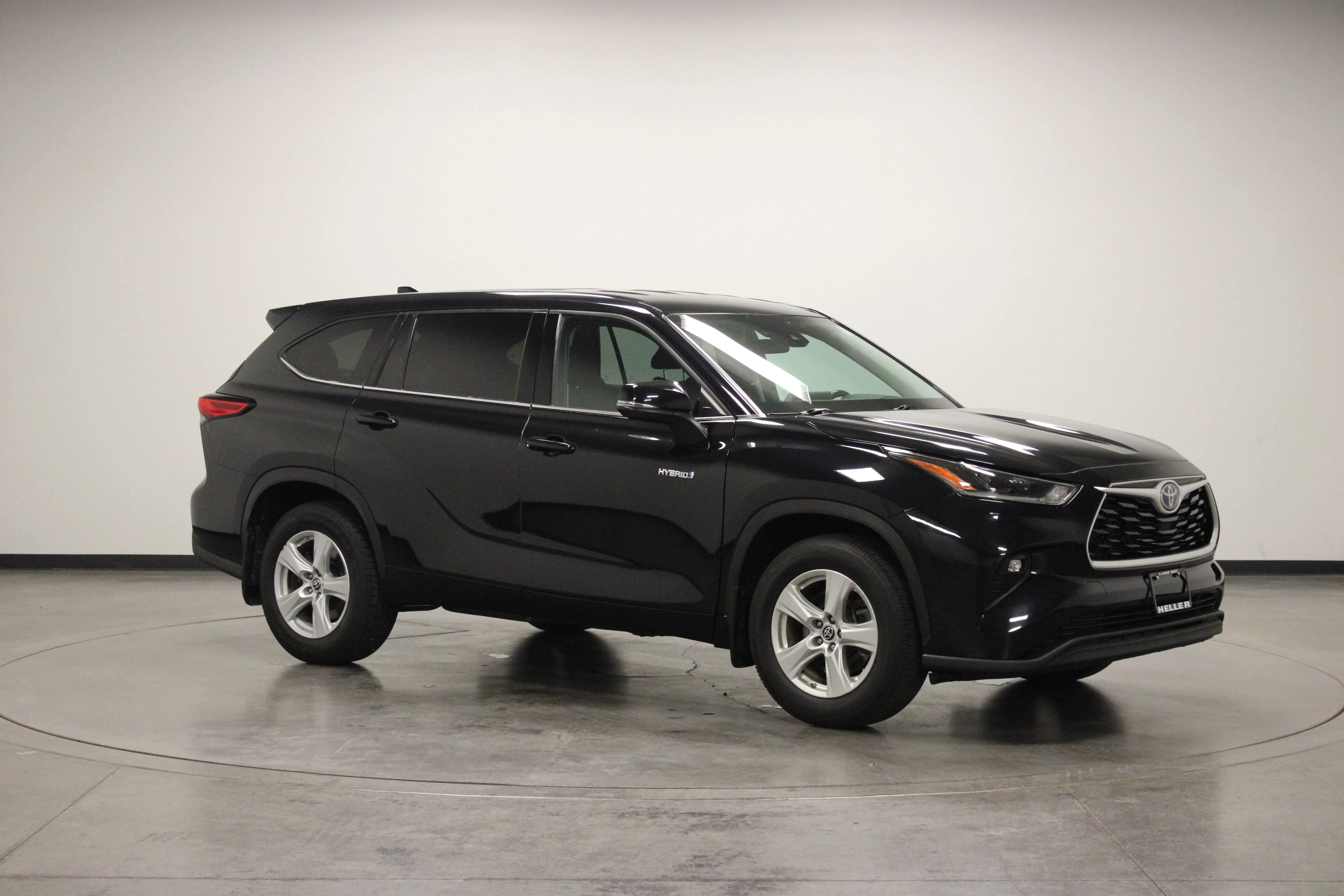 Used 2021 Midnight Black Metallic Toyota LE image 8
