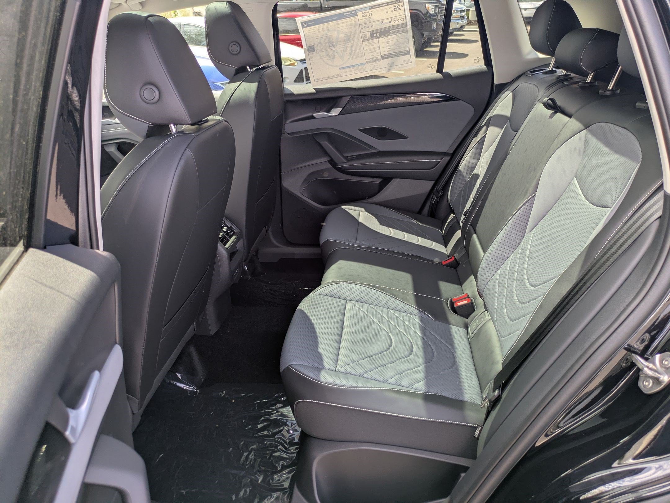 New 2026 Deep Black Pearl Volkswagen SE image 14