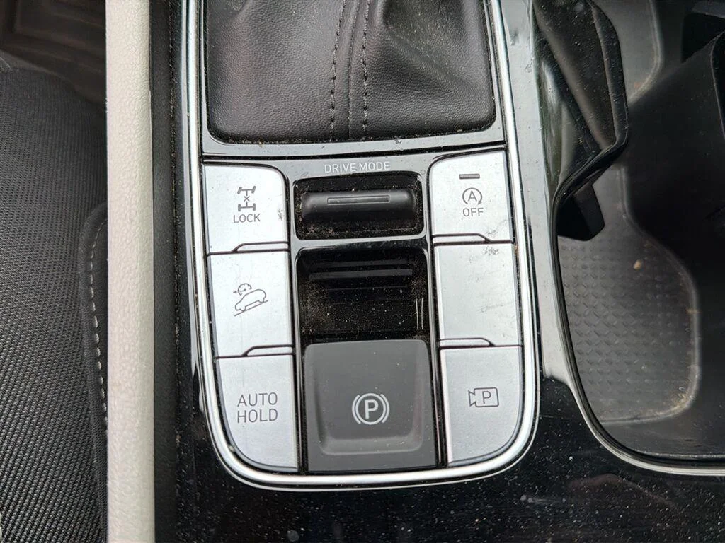 Used 2022 Quartz White Hyundai SEL image 18