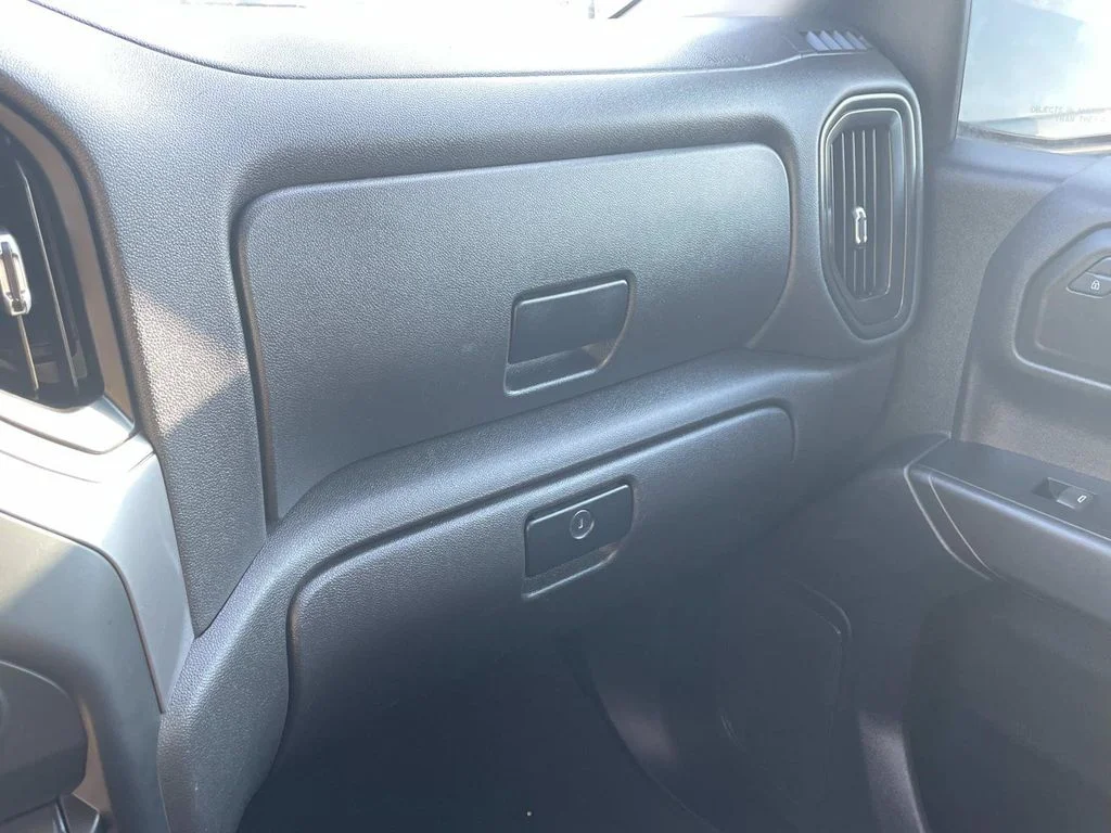 Used 2022 White Chevrolet Custom image 40