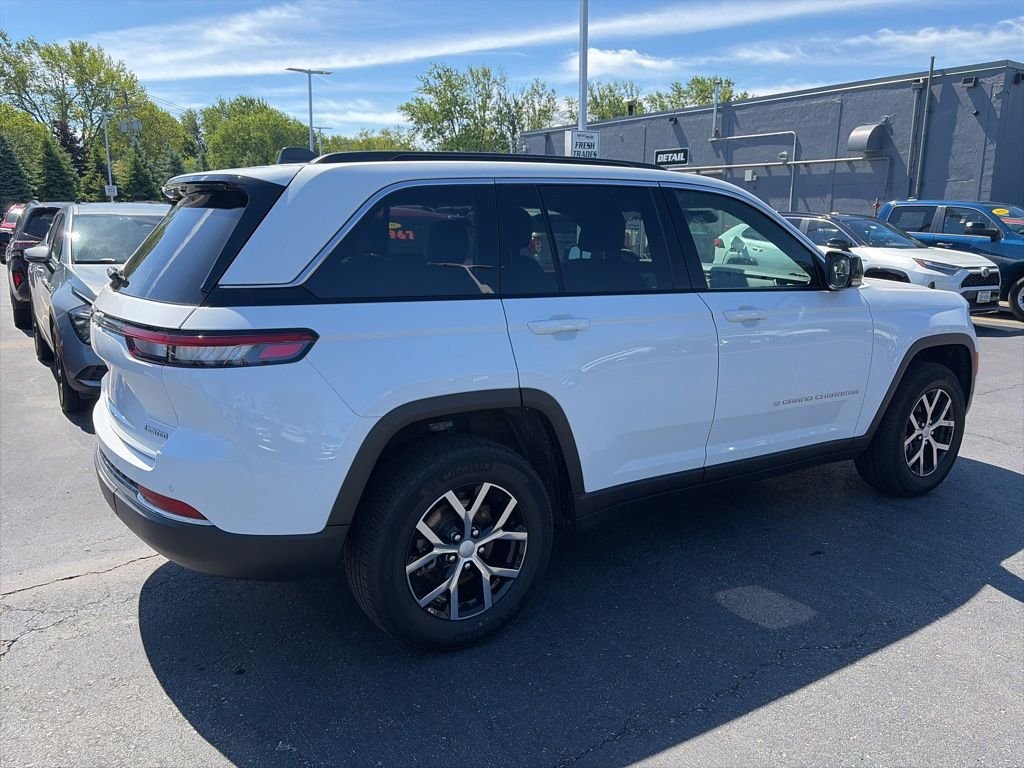 Used 2025 White Jeep Limited image 9
