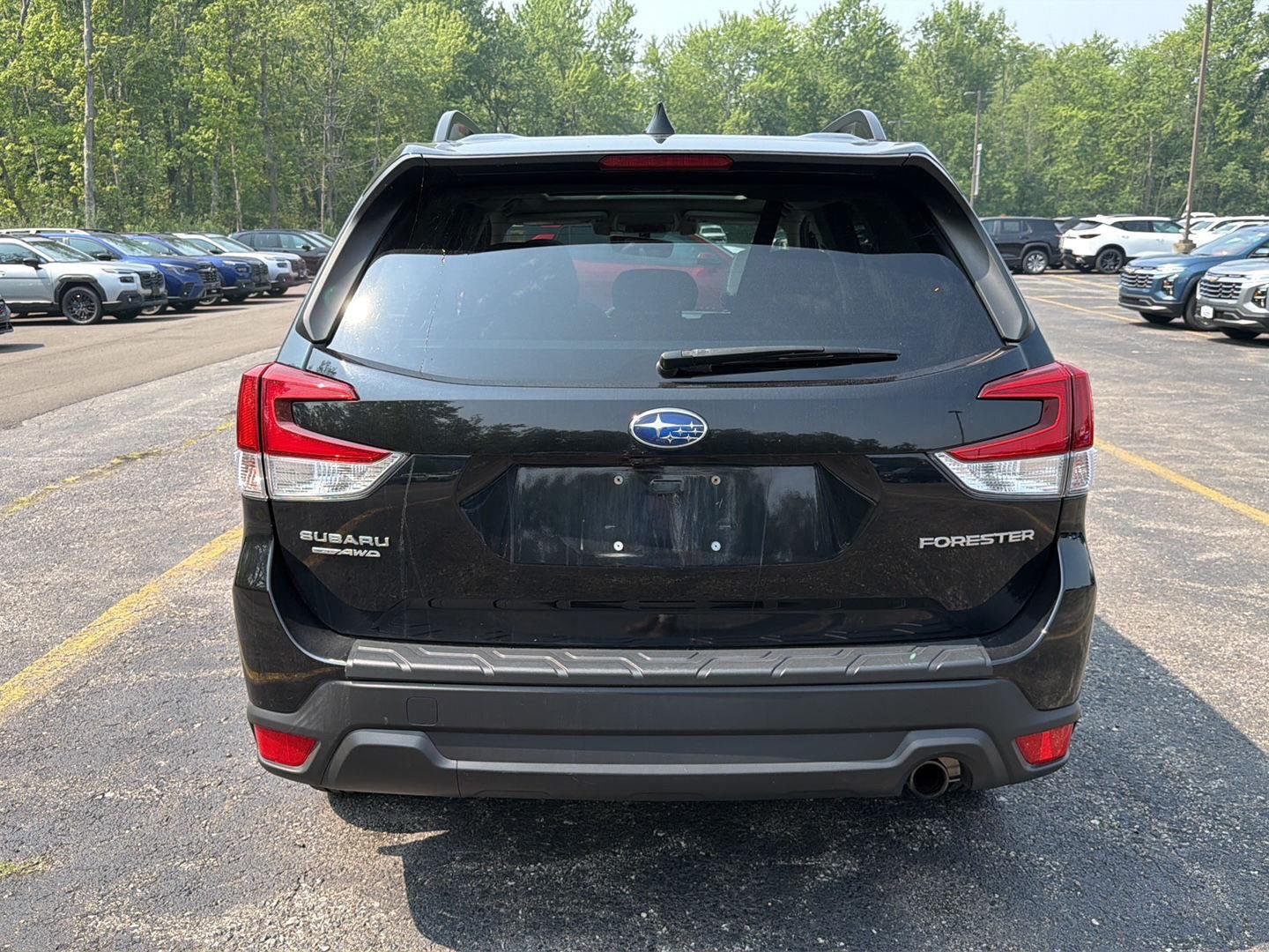 Used 2021 Crystal Black Silica Subaru Limited image 9