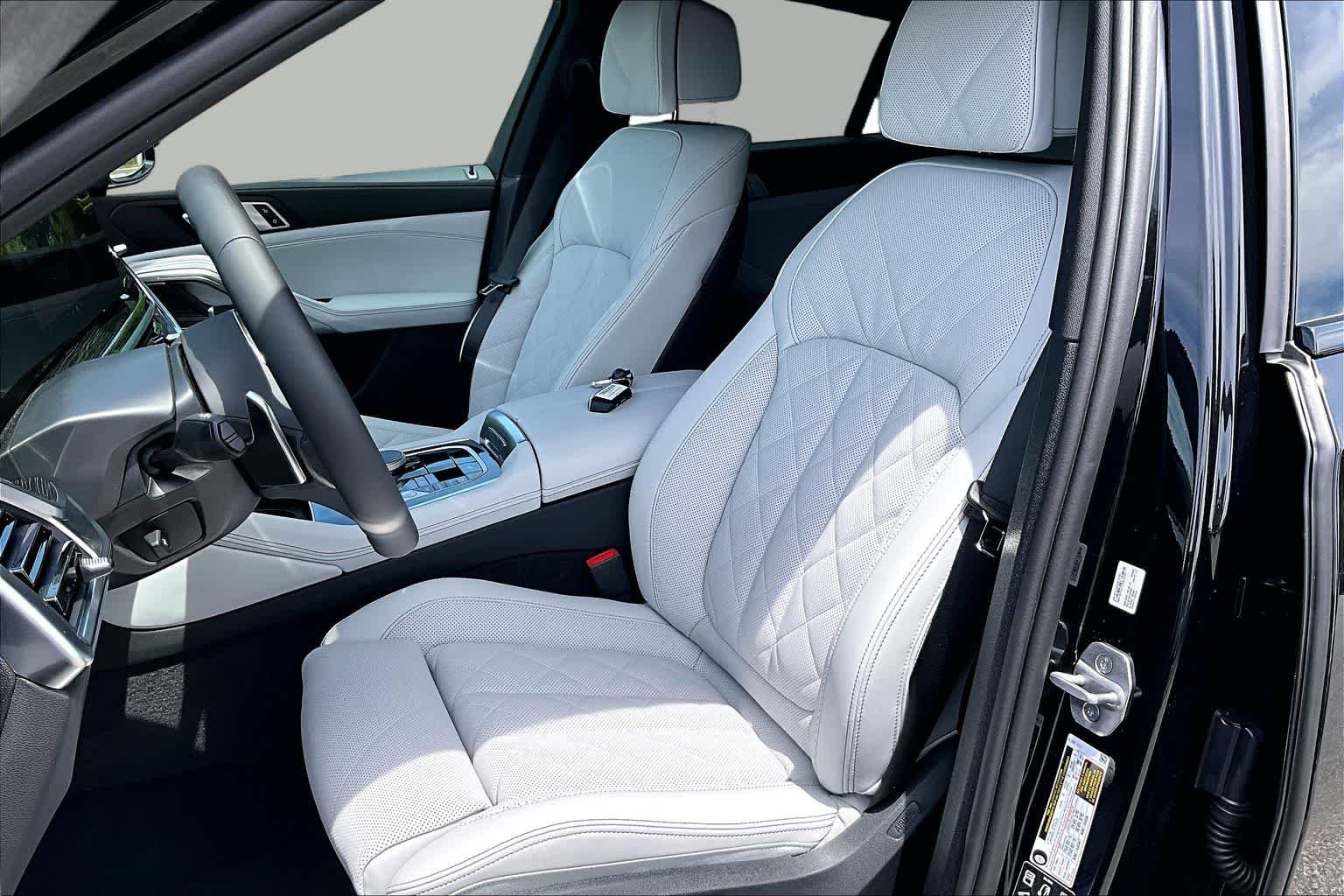 New 2026 Black Sapphire Metallic BMW xDrive40i image 7